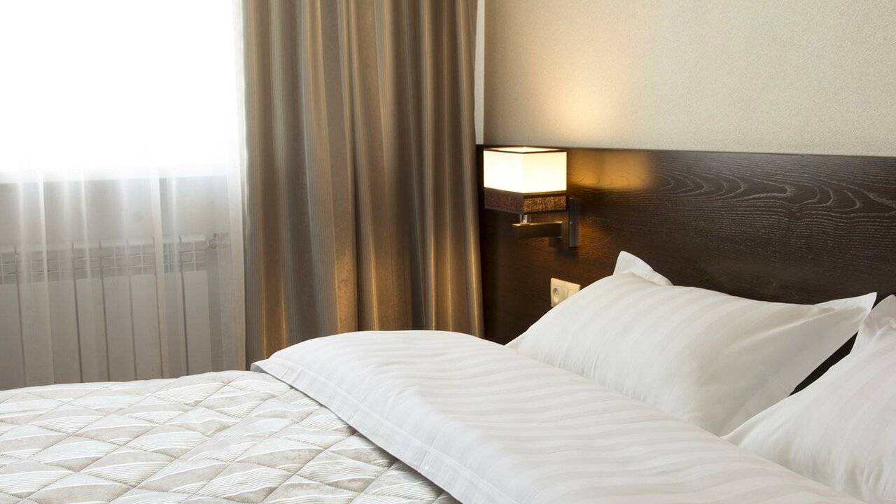 Номер стандарт бизнес с 1 двуспальной кроватью